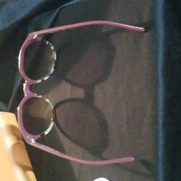 Tory Burch sunglasses with protective case and bag - Picture 9 of 14